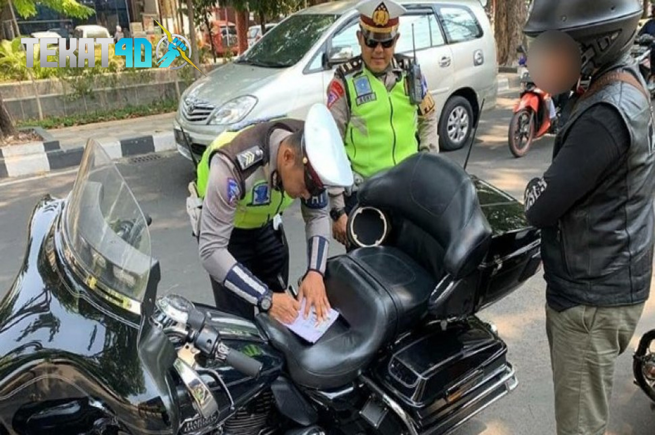 Viral Rombongan Moge Kompak Terobos Lampu Merah, Terancam Denda Rp 500 Ribu