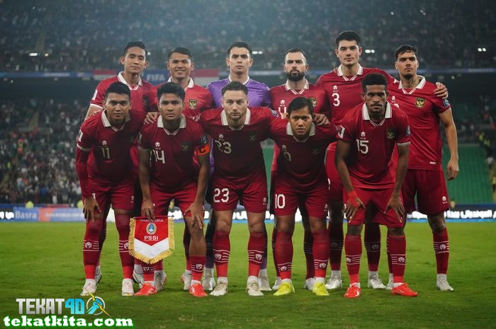 Timnas Indonesia memperkecil ketertinggalan menjadi 2-1 usai Shayne Pattynama mencetak gol saat laga memasuki menit ke-45+2.