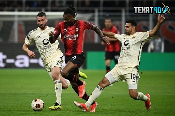 Setelah Rafael Leao tampil buruk ketika AC Milan dikalahkan AS Roma di leg pertama babak perempat final Liga Europa, pelatih Stefano Pioli